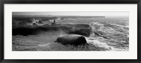 Framed Phare des Poulains lors d&#39; une Tempete Print