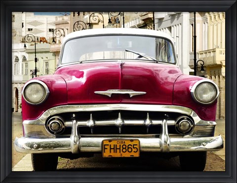Framed Classic American Car in Habana, Cuba Print