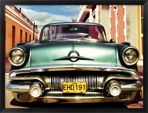 Framed Vintage American Car in Habana, Cuba Print