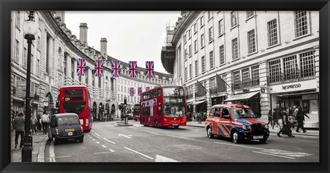 Framed Buses and taxis in Oxford Street, London Print