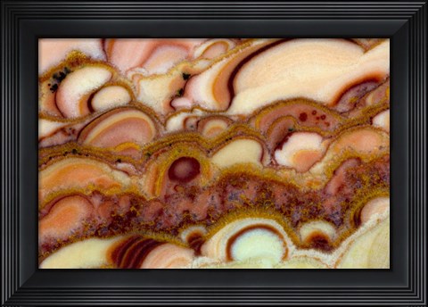 Framed Circle Pattern of Onyx Stone Print