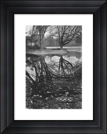 Framed Reflet de la Tour Eiffel, 1939 Print