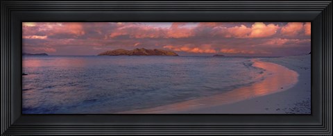 Framed Island in the during sunset, Veidomoni Beach, Mamanuca Islands, Fiji Print